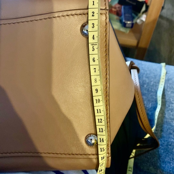 Classic Prada Leather Handbag in Caramel👜 - Picture 12 of 16